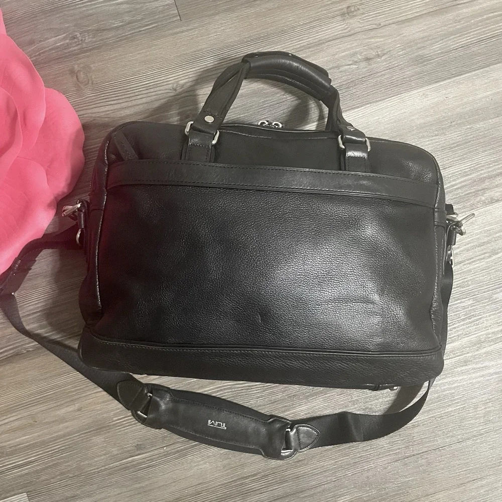 Rare TUMI 99210D Bedford Marley ALL LEATHER Briefcase Business Professional Luxe